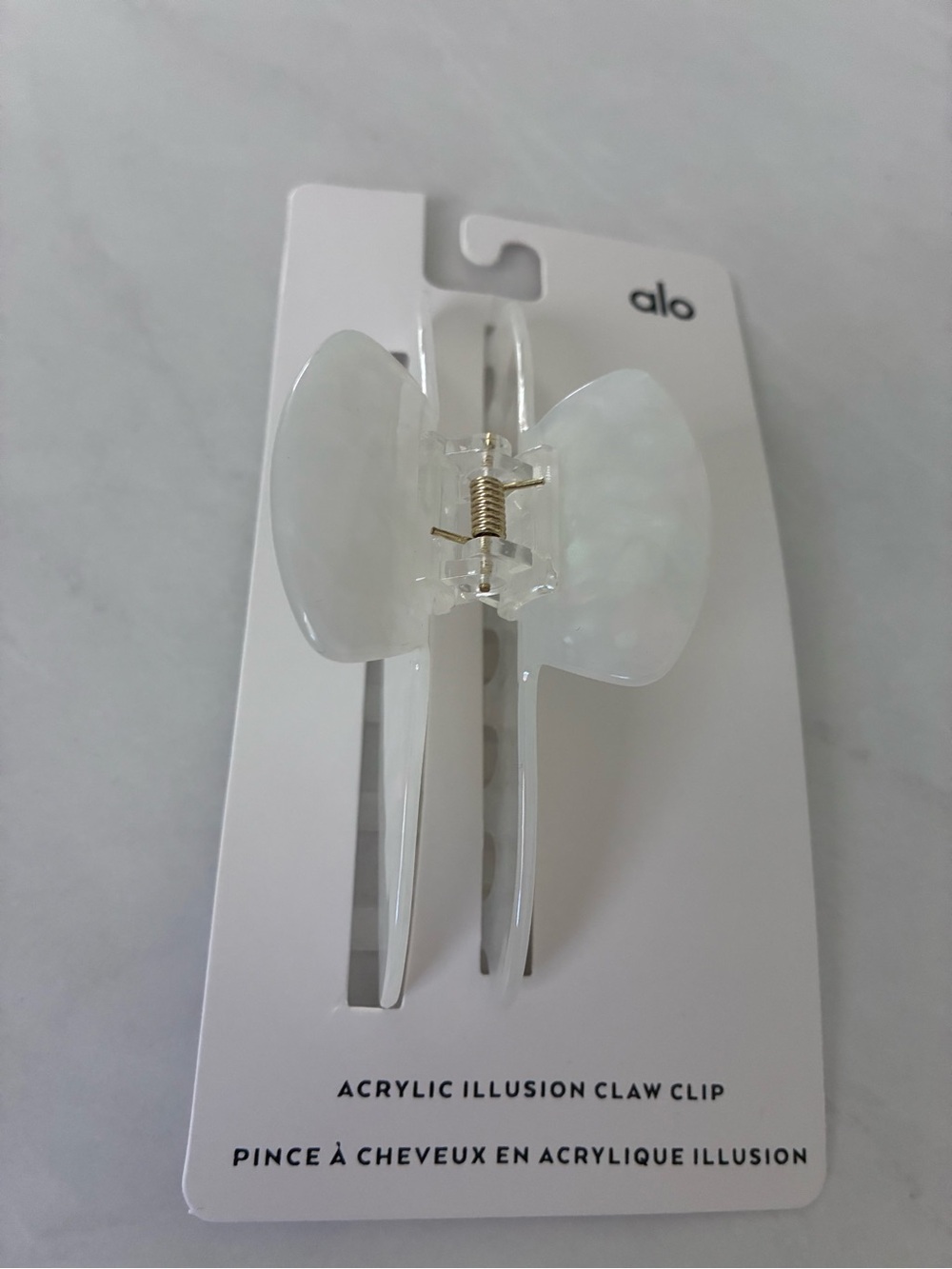 ALO Yoga Women's Pearl White Hair Clip Hair Accessory gym acrylic illusion 90s - Picture 3 of 3